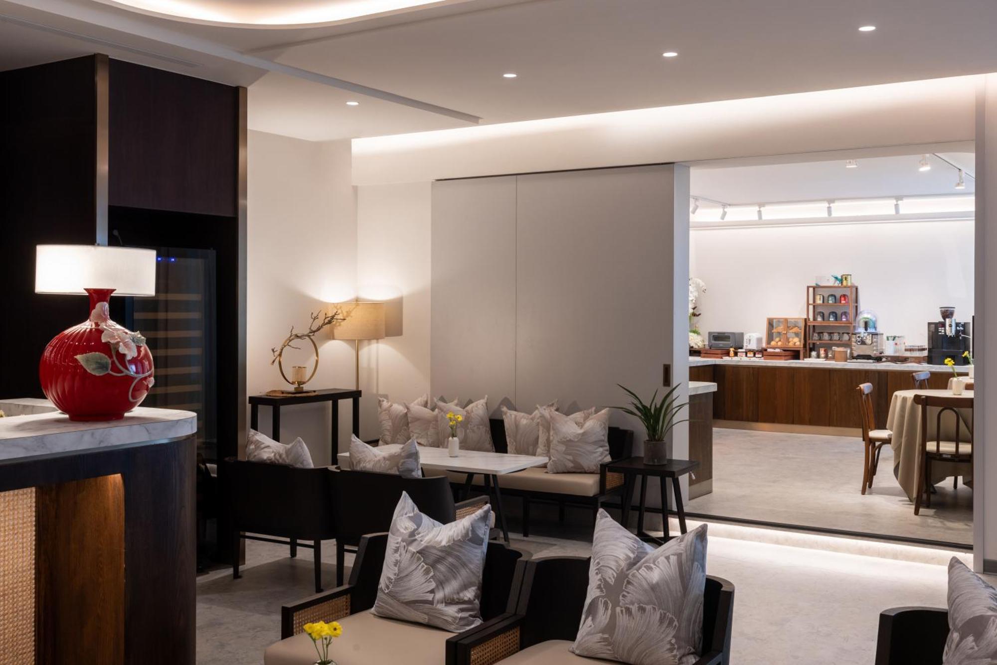 Hotel Voyage Kaohsiung By Cosmos Oasis Zewnętrze zdjęcie